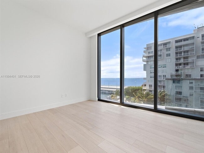 Building Photo - 175 25