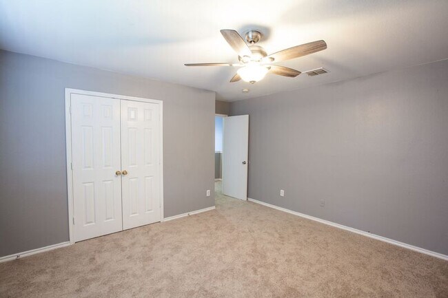 Building Photo - 2621 Sundance Dr