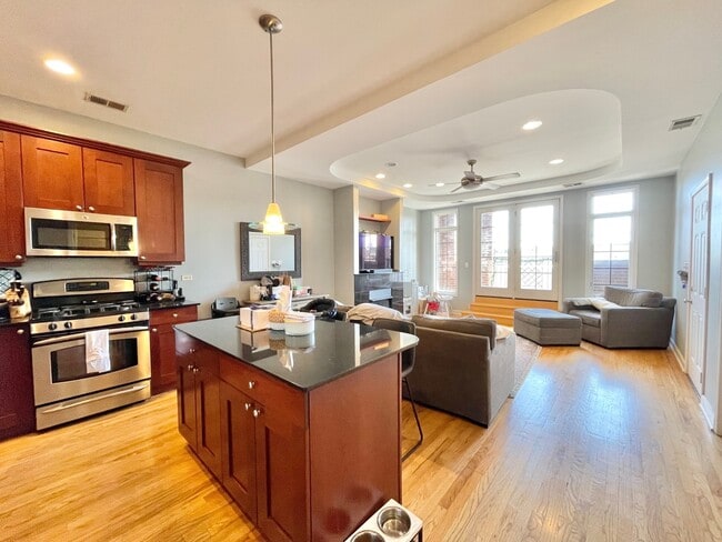 Building Photo - 2734 N Wolcott Ave