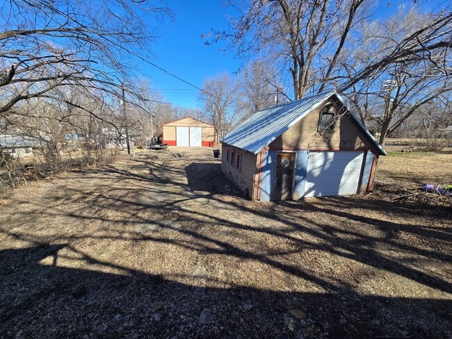 Building Photo - 2-bedroom Bungalow with Spacious Kitchen, Large Covered Porch and Large Garage