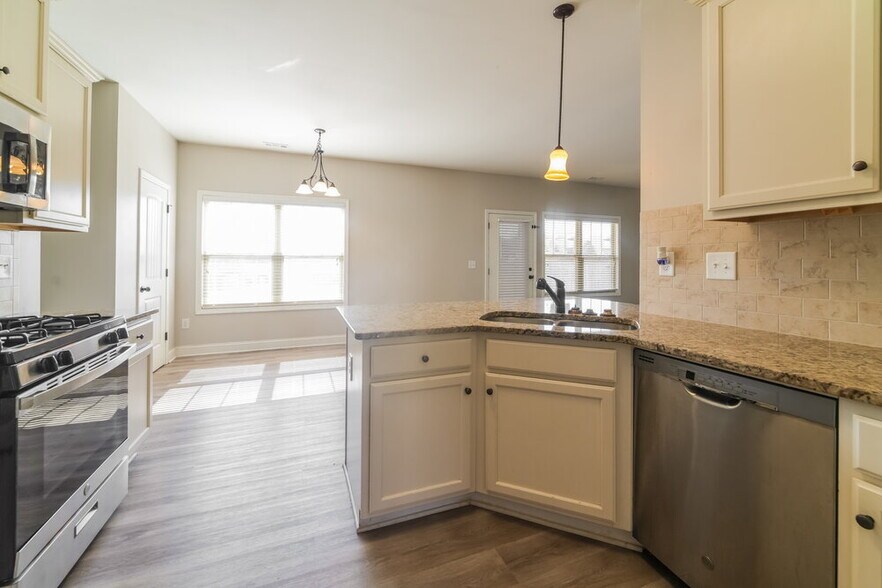 Building Photo - 235 Summer Gate Ln