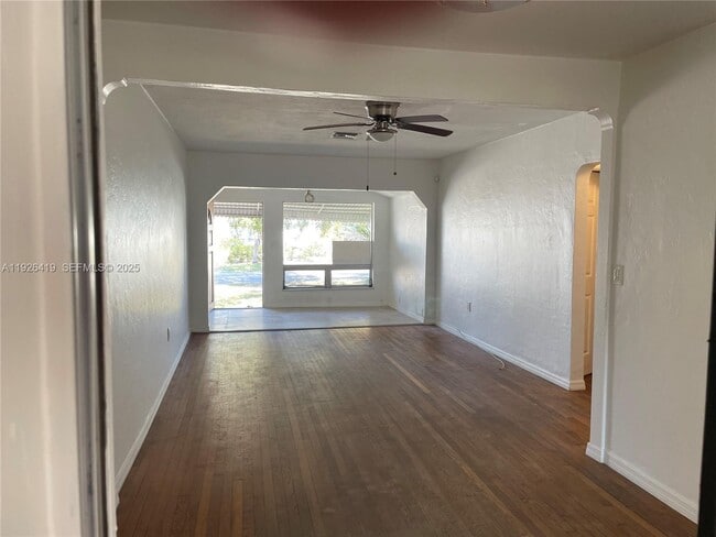 Building Photo - 1644 Arthur St