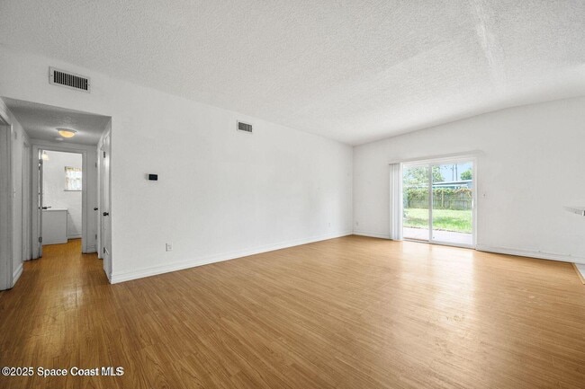 Building Photo - 855 Delano Rd