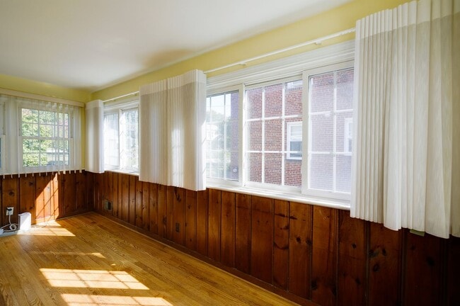 Building Photo - Charming 3BR/2BA Hyattsville Gem! Bonus Room & Sunroom — Move-In Ready!