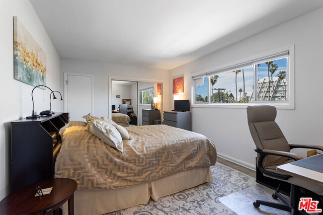 Building Photo - 2002 4th St