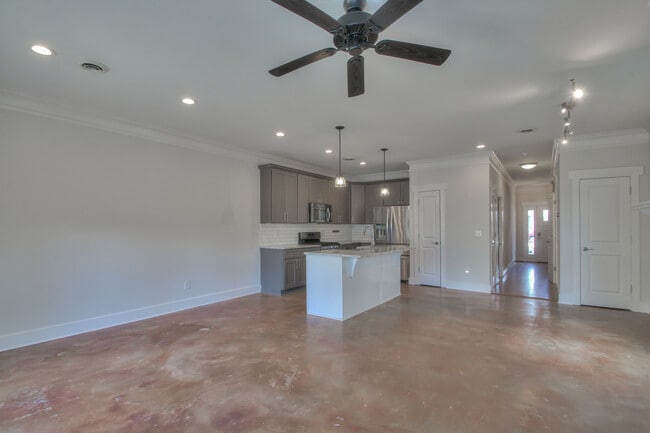 Building Photo - 1319B Pillow St