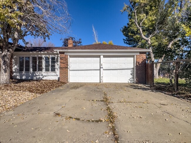 Building Photo - Spacious 5-Bedroom Gem on Locust Street – 2,053 Sq. Ft. of Comfort in Denver's Heart!