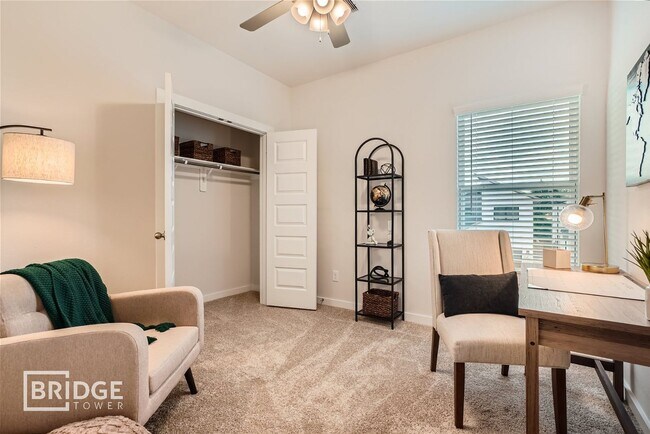 Building Photo - 33110 Oak Hts Pl