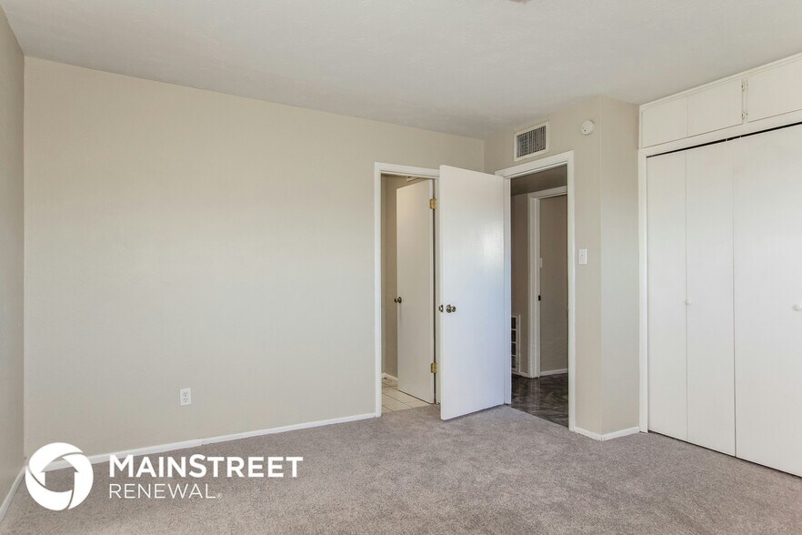 Building Photo - 3619 N 48th Ave