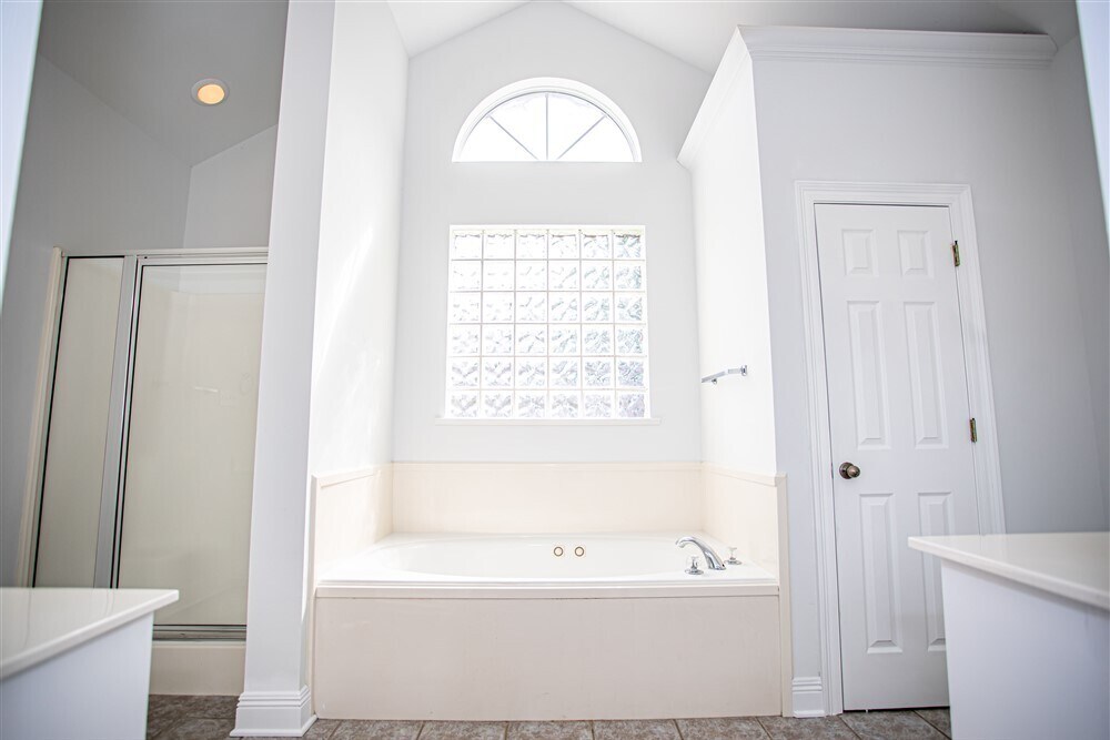 Building Photo - 10562 Oakley Trace Dr