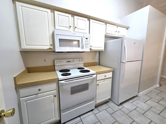 Building Photo - 2/2 Villa in Clermont