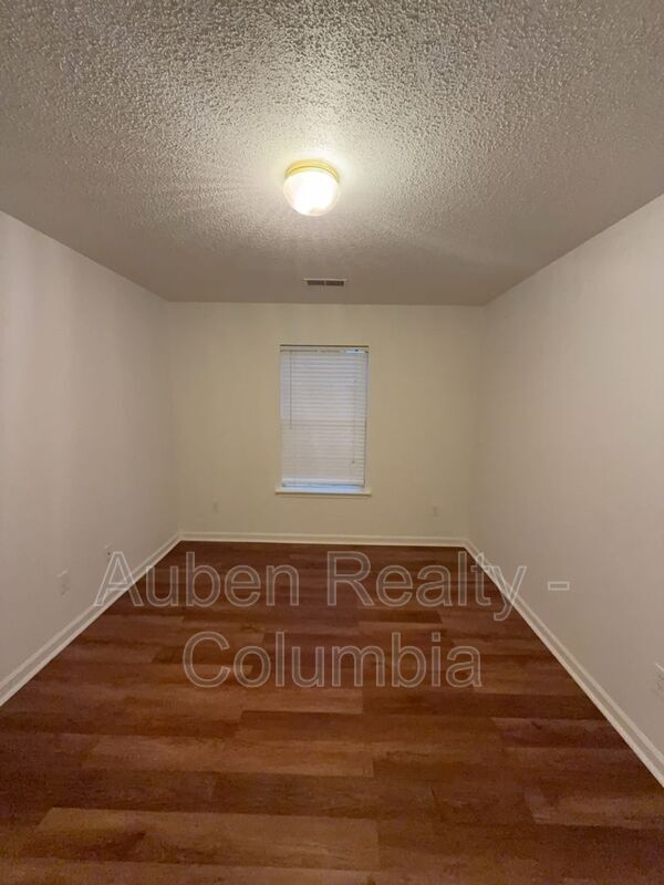 Building Photo - 212 Aderley Oak Loop