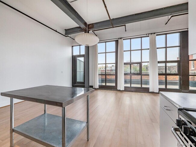 Building Photo - 460 W Canfield St