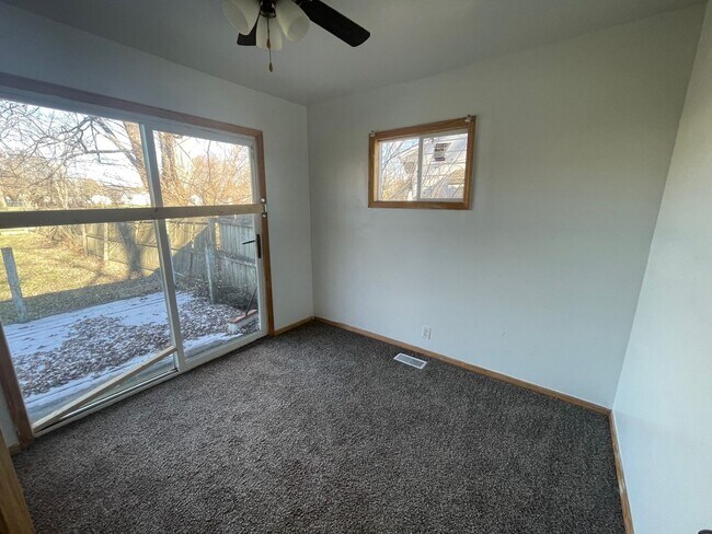 Building Photo - 2 Bedroom House