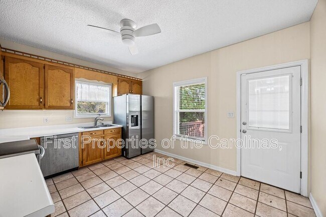 Building Photo - 215 6th St