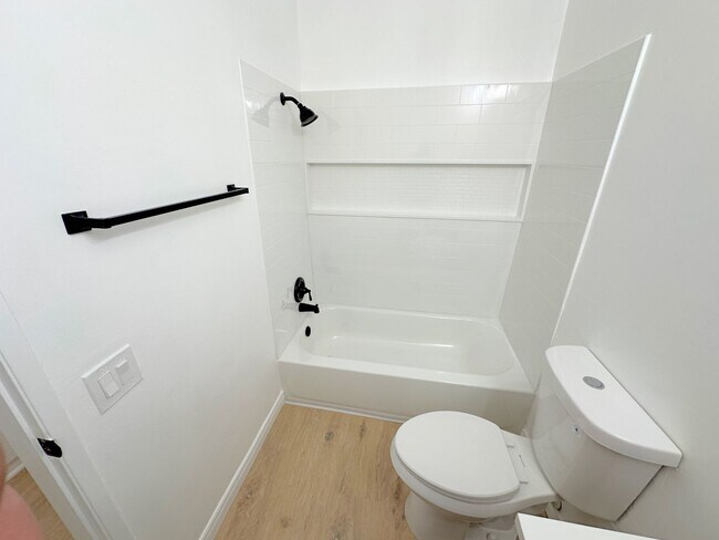 Building Photo - Vintage & Gorgeous 1bd/1ba unit in Sherman...