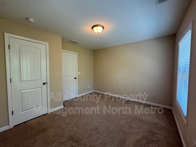 Building Photo - 837 Ivy Vine Pl