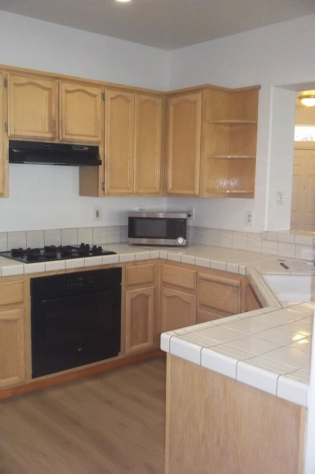 Building Photo - Solar electric home in the Laguna area of Elk Grove