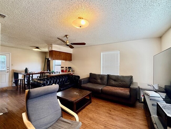 Building Photo - 2620 Bolivar St