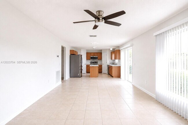 Building Photo - 6136 NW Gaylord Terrace