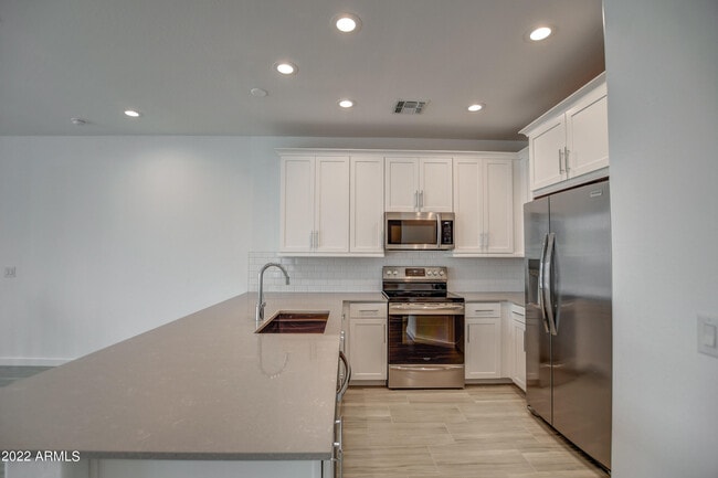 Building Photo - 4655 S Vapor