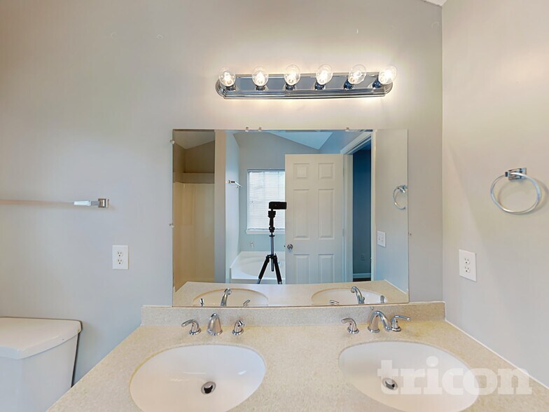 Building Photo - 11728 Spring Lake Way