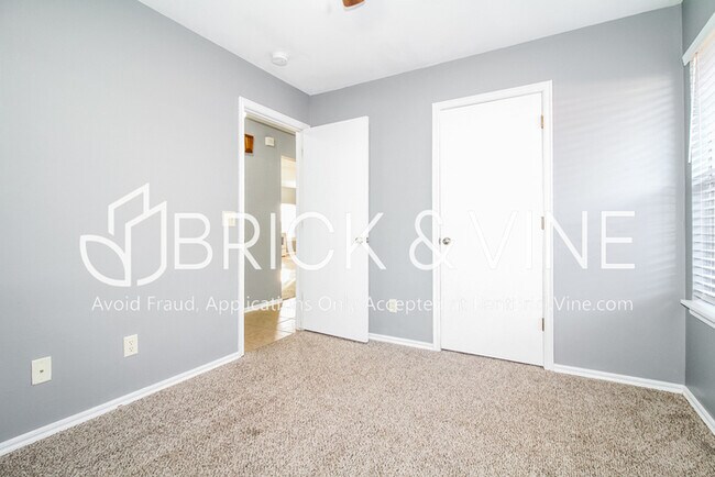 Building Photo - 4213 Hunterfield Ave