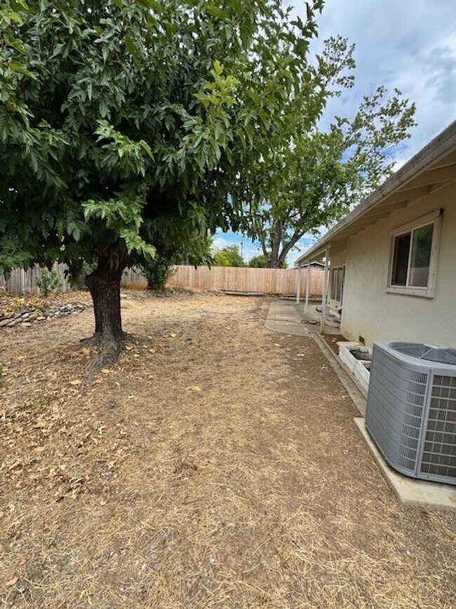 Building Photo - Home in Mary Lake Neighborhood