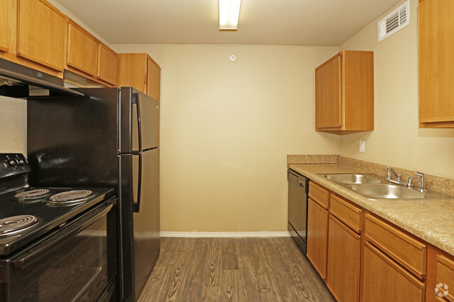 1BR, 1BA - 725 SF - Trailside Place