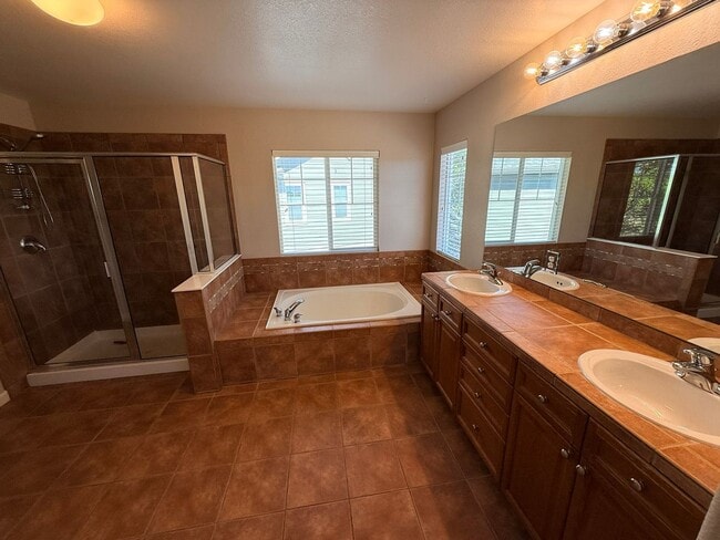 Building Photo - Modern 4-Bedroom Home in Renaissance Neighborhood Near Trails