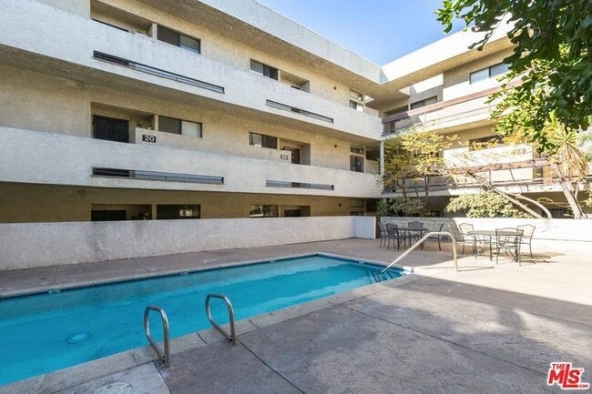 Building Photo - 729 S Hobart Blvd