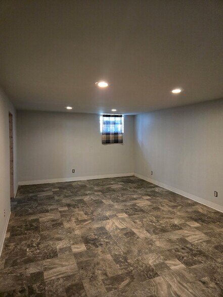 Basement - 4625 W Parkland Ave
