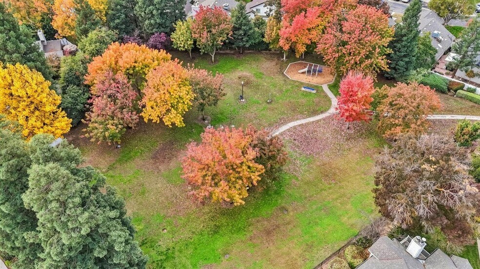 Building Photo - 9178 N Woodlawn Dr