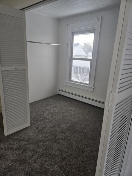 Building Photo - 146 William St