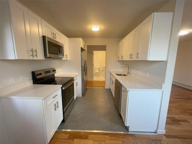 Building Photo - 3 Woods End Cir