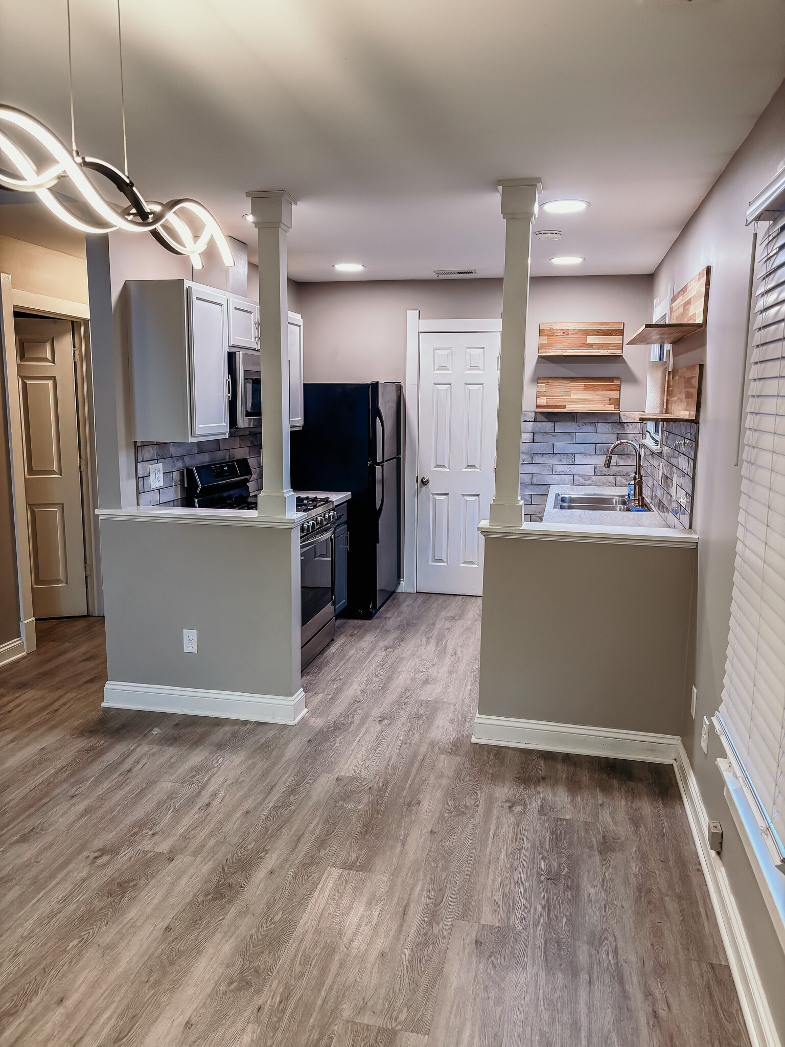 Building Photo - 1006 N New Jersey St