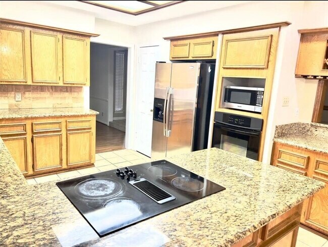 Building Photo - 22527 Wildwood Grove Dr