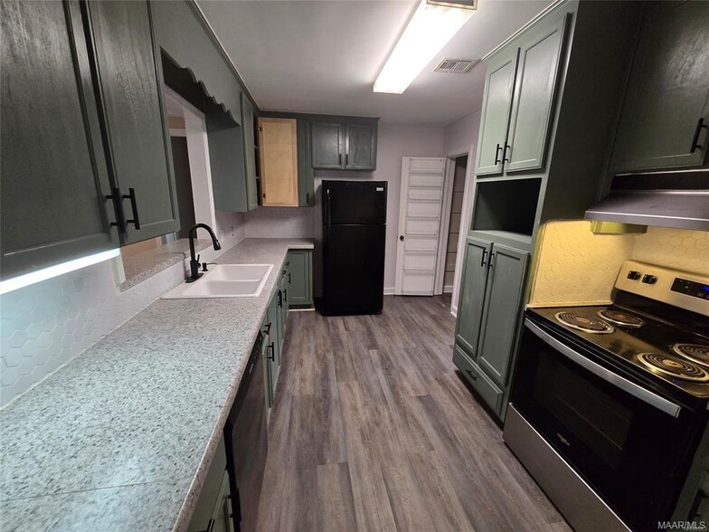 Building Photo - 3744 Honeysuckle Rd