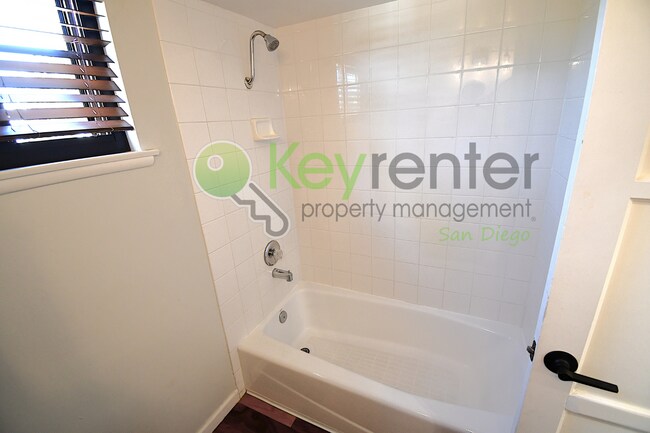 Building Photo - Single Detach Home in the heart of Bay Park | Close to SeaWorld, Mission Bay, Hwy 5 & 8 freeway