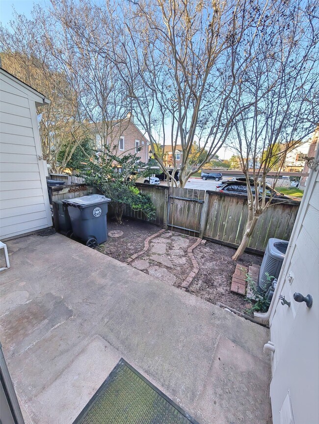 Building Photo - 2930 Grants Lake Blvd