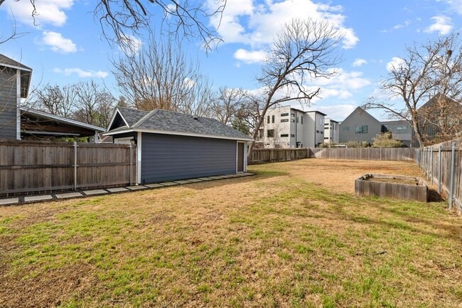 Building Photo - 5512 William Holland Ave