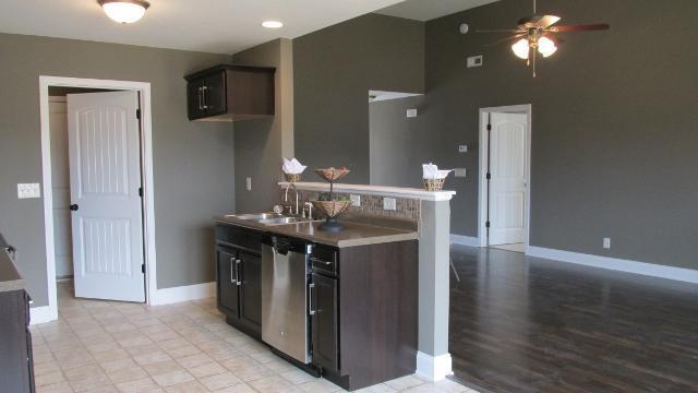 Kitchen - 1188 Meachem Dr