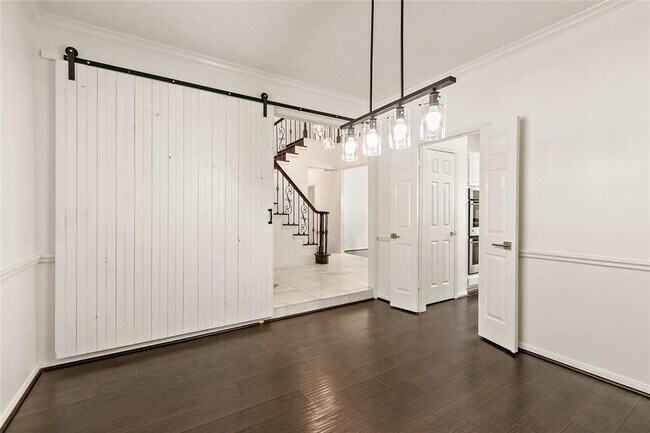 Building Photo - 304 E Golden Arrow Cir