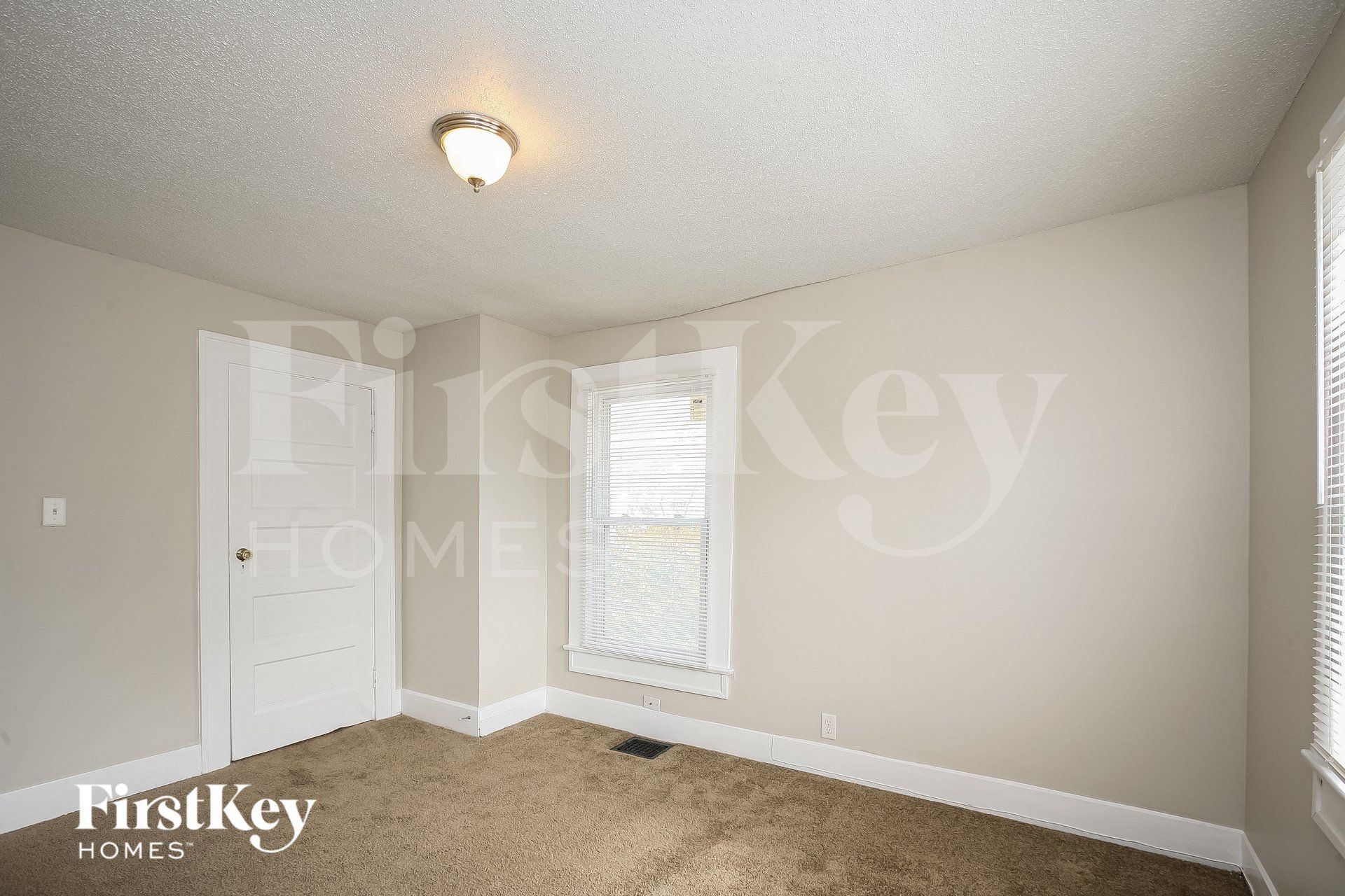 Building Photo - 626 E 25th St