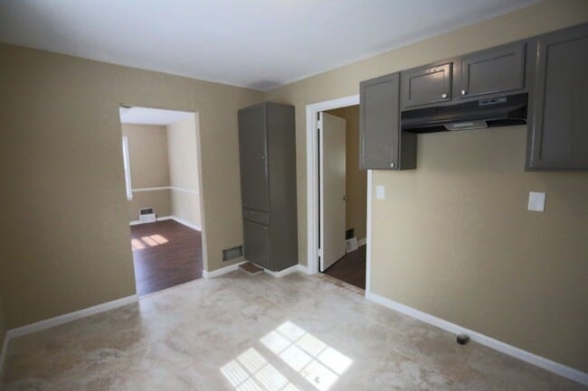 Building Photo - Stylish, Spacious & Updated – Don’t Miss T...