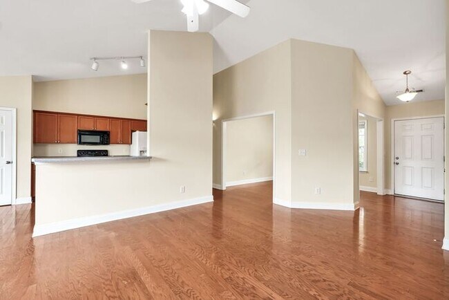Building Photo - Leland Wedgewood at Lanvale community, Great open floor plan, on level, hardwoods, fire place, ma...