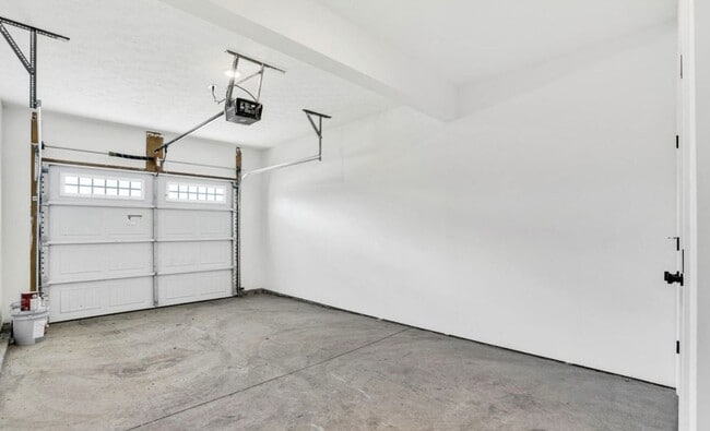 Building Photo - Beautiful 3-Bedroom Townhome in Pleasure Ridge Park!