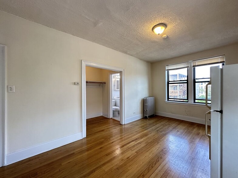 Building Photo - 2737 N Spaulding Ave