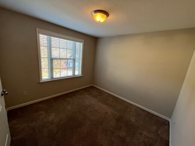 Building Photo - Fall in Love with Where You Live. Located in North Columbus