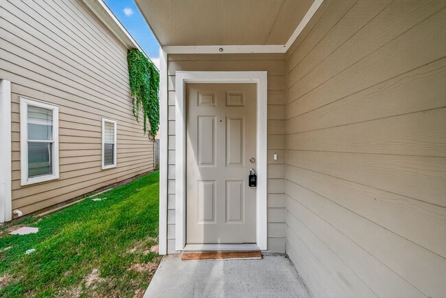 Building Photo - 6115 Shadow Isle Ln